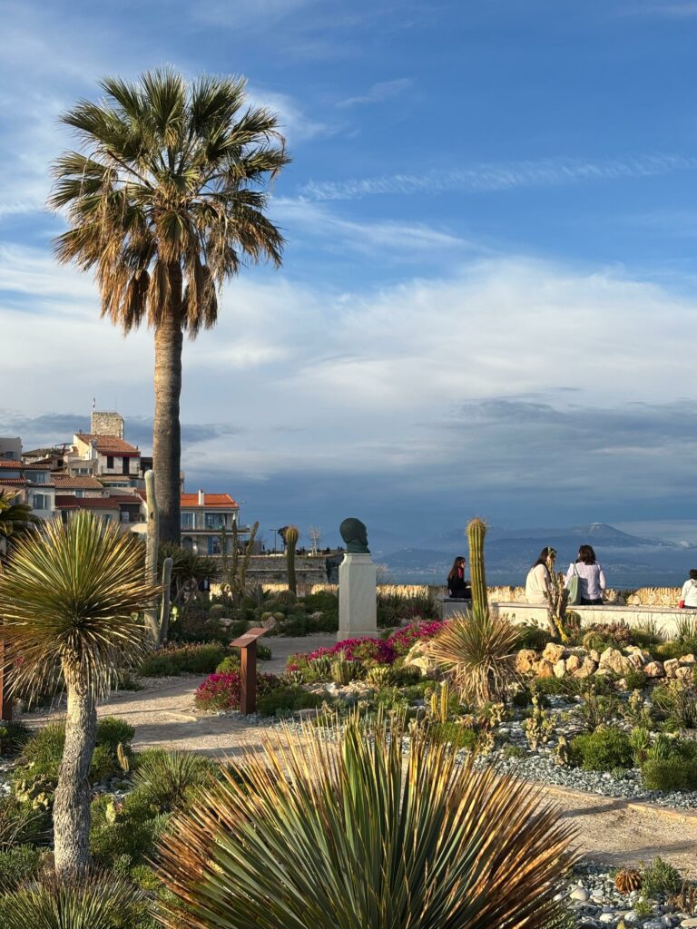 Jardin Antibes – Conciergerie Odyssée Riviera, gestion location saisonnière.